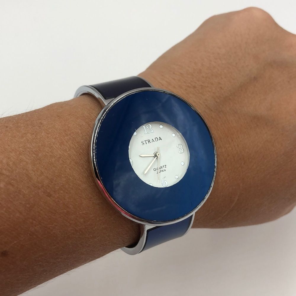 NEW blue round-face Strada women’s bangle bracelet watch comes with battery!